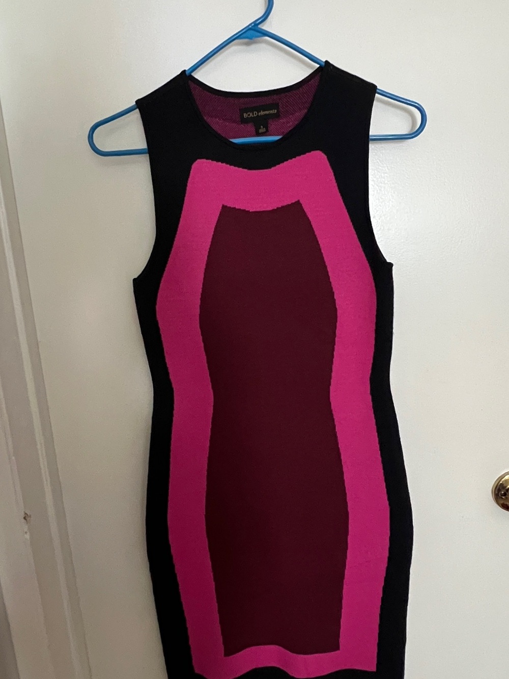 BOLD elements Sleeveless Colorblock Mini Dress in Black, Hot Pink & Burgundy
